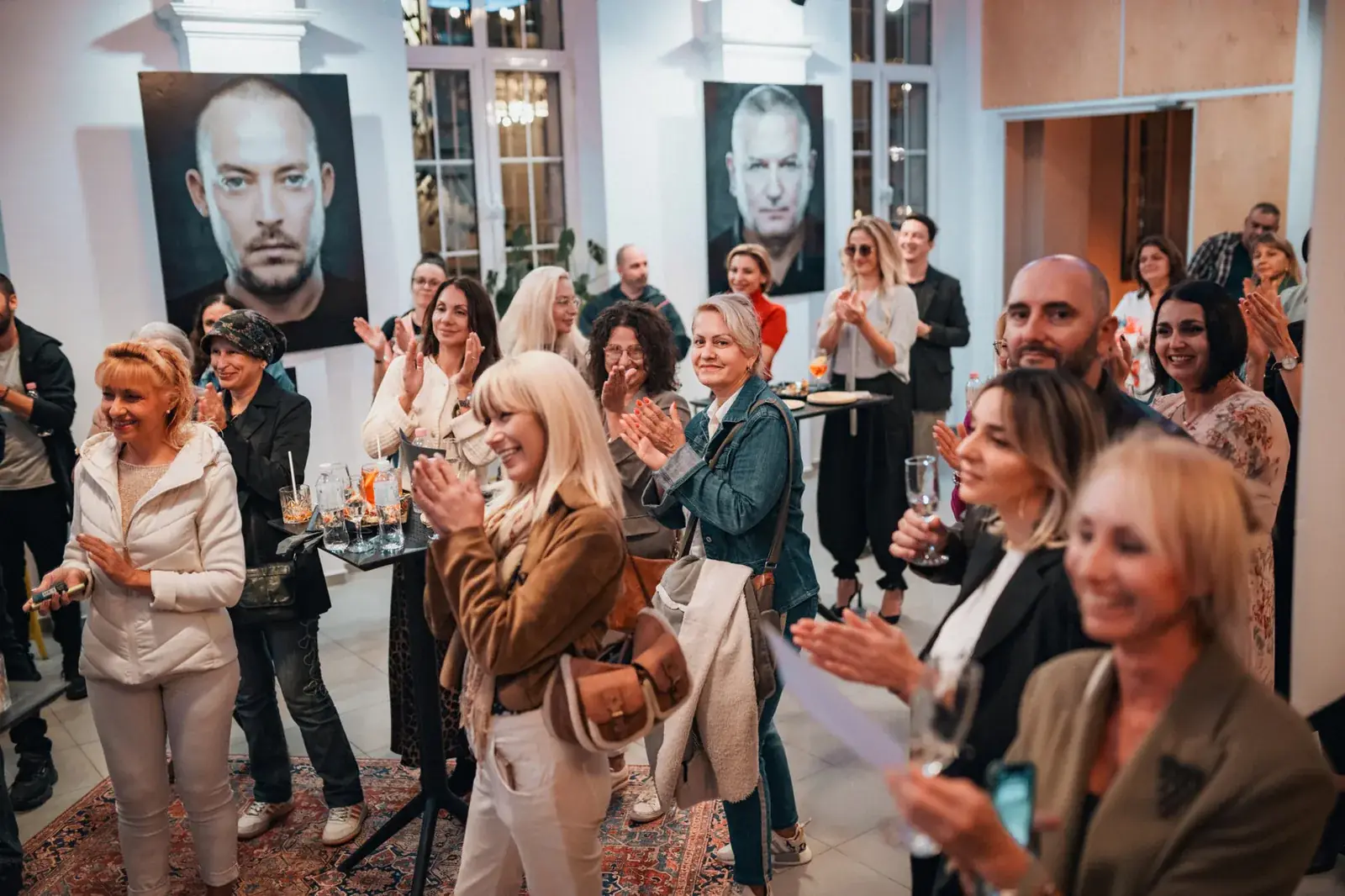 Просторна светла зала за изложби и фотосесии — индустриален лофт Варна